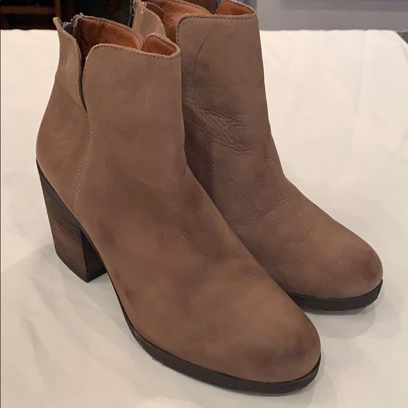 Lucky Brand Soft Brown Leather Ankle Boot Bootie - Picture 1 of 16